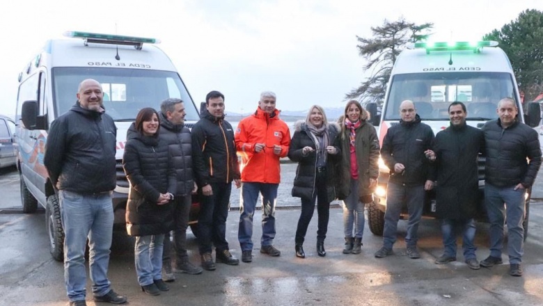 Bertone entregó 5 nuevas ambulancias al sistema de salud pública