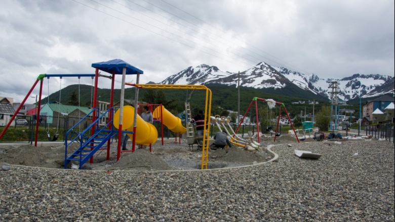 La Plaza de los niños cuenta con nuevos juegos