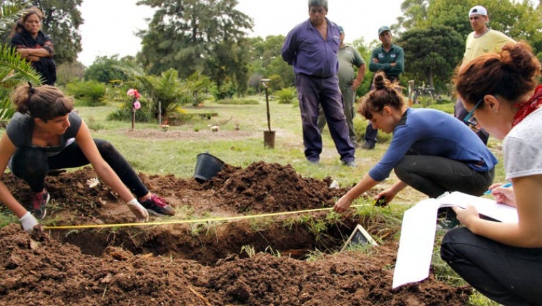 Un grupo de antropólogas identificó a 301 cadáveres olvidados desde 1983