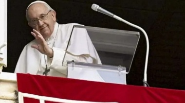 El papa Francisco, internado en el hospital,  agradeció con un twit