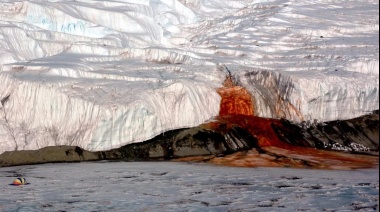 Las Cataratas de Sangre, una inquietante visión en plena Antártida, y una prueba de que la vida alienígena es posible