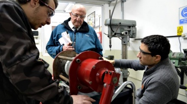 Son argentinos: Crearon un proyecto inédito que genera energía con las olas del mar