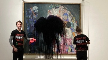 Rocían con un líquido negro un cuadro de Klimt en un museo de Viena