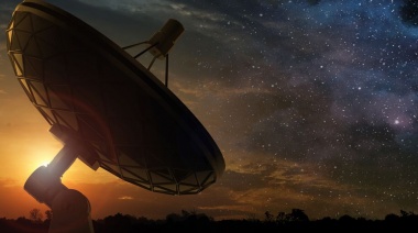 Descubrieron una misteriosa señal de radio que llega a la Tierra desde una galaxia que está a 500 millones de años luz