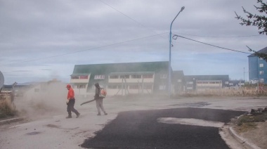 Continúa el bacheo en distintas calles de Ushuaia