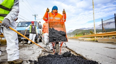 Con recursos propios el municipio sigue bacheando y repavimentando