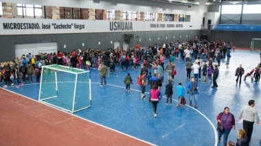 Casi 400 niños disfrutan en la colonia de verano de la Municipalidad