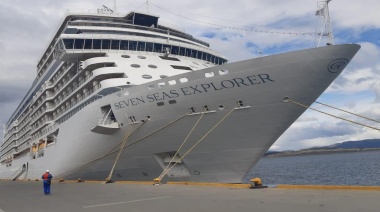 El crucero "Seven seas explorer" hizo su primer arribo a Ushuaia