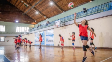 Las escuelas deportivas municipales se mudan del Ana Giró a la cancha 4 del polideportivo