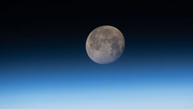 Por qué la Luna se está encogiendo "como una pasa de uva"