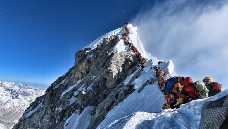 Negocios, embotellamientos y muerte en la cima del mundo: desafiar al Everest sin estar preparado