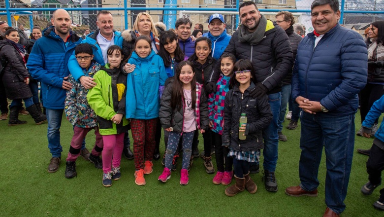Bertone y Vuoto inauguraron una plaza y un playón deportivo del barrio Río Pipo