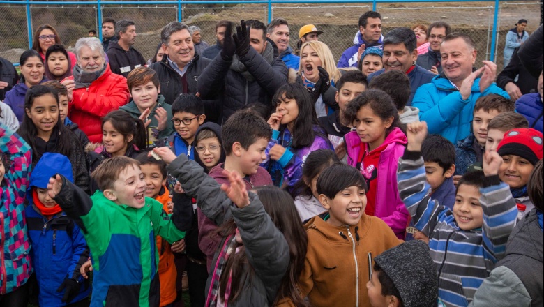 Bertone y Vuoto inauguraron una plaza y un playón deportivo del barrio Río Pipo