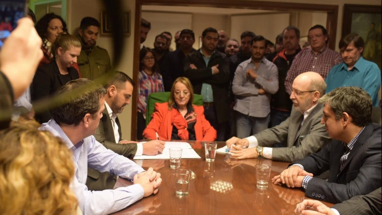 Walter Vuoto firmó un convenio con la gobernadora de Santa Cruz, Alicia Kirchner