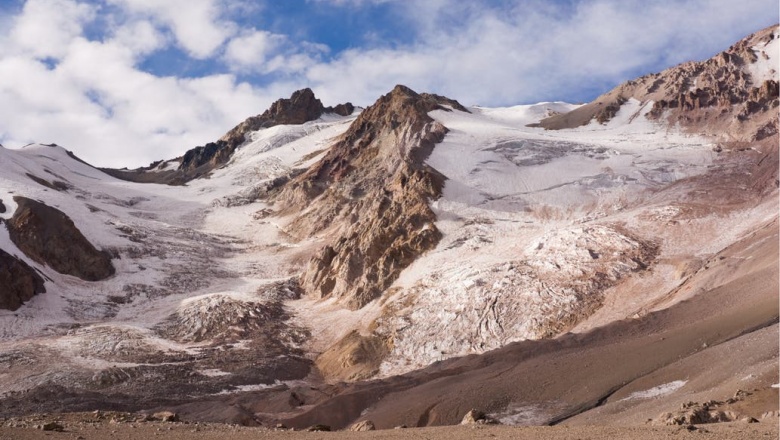 El volcán Domuyo está activo, crece y podría entrar en erupción, dicen expertos de la UBA
