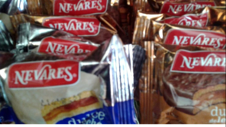 La ANMAT prohibió la comercialización de alfajores, galletitas, budines y turrones Nevares