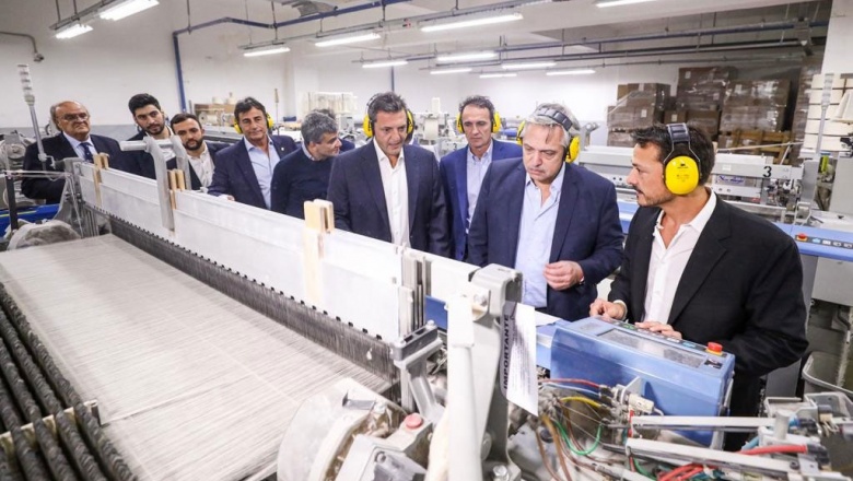 Alberto Fernández recorrió una fábrica textil en San Martín: “Queremos que Argentina recupere su industria y los argentinos vuelvan a trabajar”