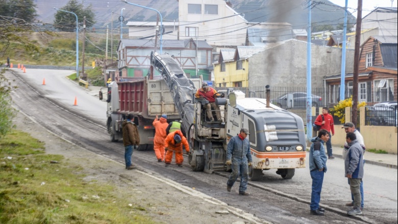 Ya comenzó la repavimentación en las calles del barrio La Cantera