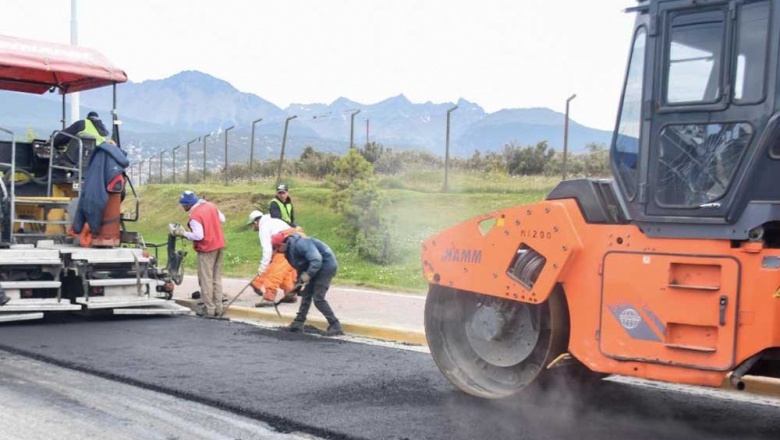 Finalizó la colocación de asfalto de la avenida Hipólito Yrigoyen desde la rotonda del CADIC