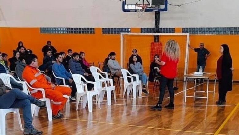 El municipio instruye a trabajadores en desinfección de manos y ambientes