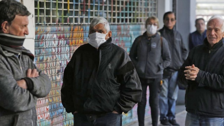 Coronavirus: abrirán los bancos este fin de semana por las largas filas para pagar jubilaciones y planes sociales