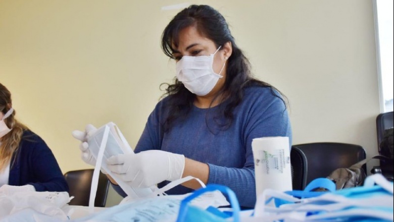Municipalidad y voluntarios continúan la producción de mascarillas faciales