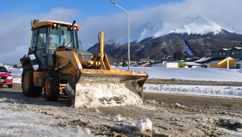 Con las primeras escarchas la Municipalidad de Ushuaia trabaja par garantizar la transitabilidad