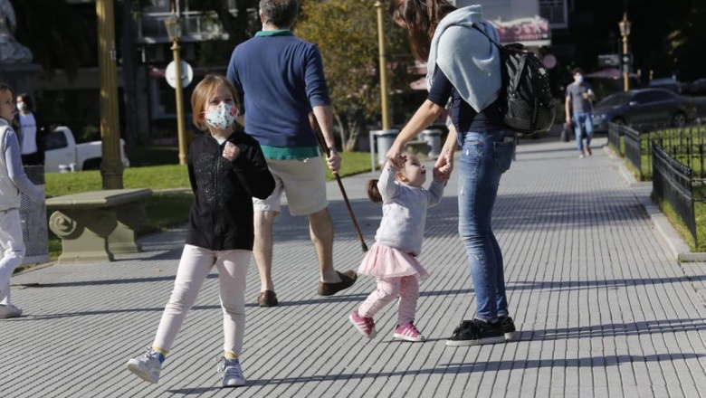 "Estamos felices": así se vive la primera salida de los chicos en la Ciudad tras dos meses