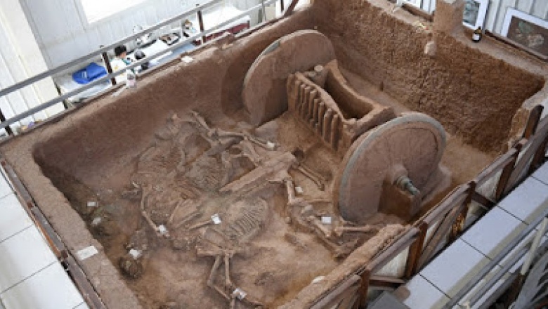 Restauran en China un carro de guerra de 3000 años de antigüedad