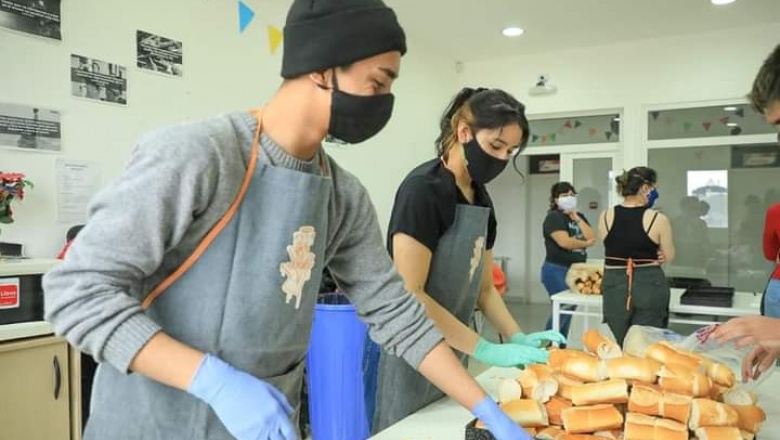 En el Día Nacional de la Juventud jóvenes riograndenses organizaron una olla popular para comedores