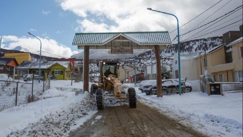 Continúa el intenso operativo de limpieza después de la fuerte nevada
