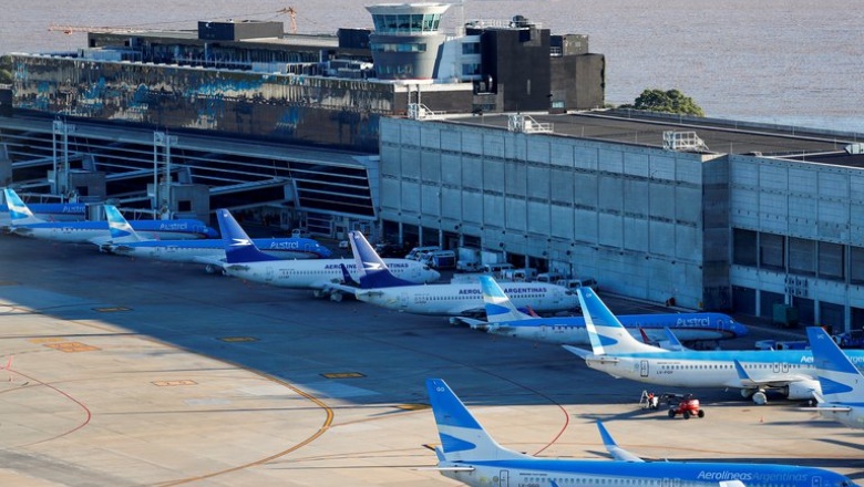 A partir de mañana regresan los vuelos regulares y los micros de larga distancia