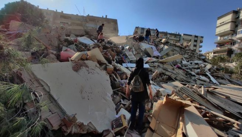Fuerte terremoto en el mar Egeo afecta a Grecia y Turquía: mini tsunami, al menos cuatro muertos y decenas de edificios colapsados