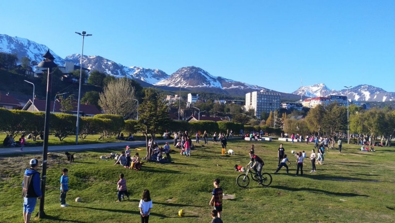 Recomiendan evitar los encuentros sociales al aire libre