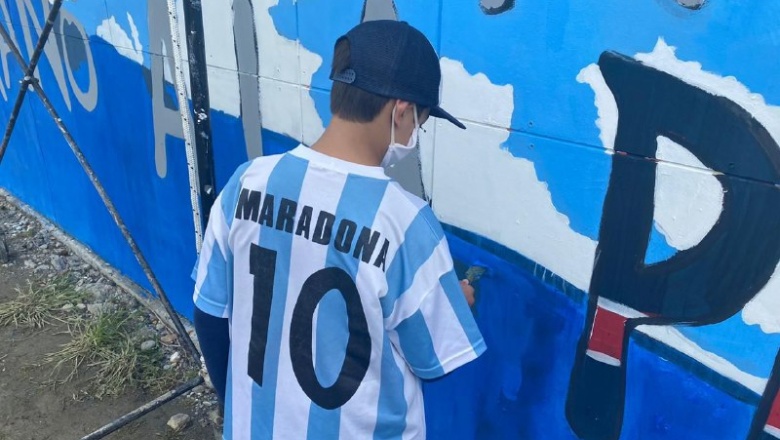 Mural comunitario en homenaje a Diego Maradona