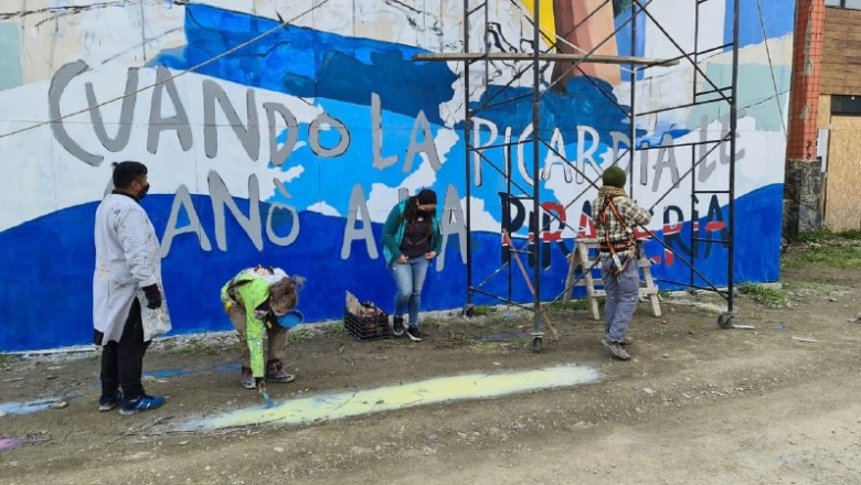 Mural comunitario en homenaje a Diego Maradona