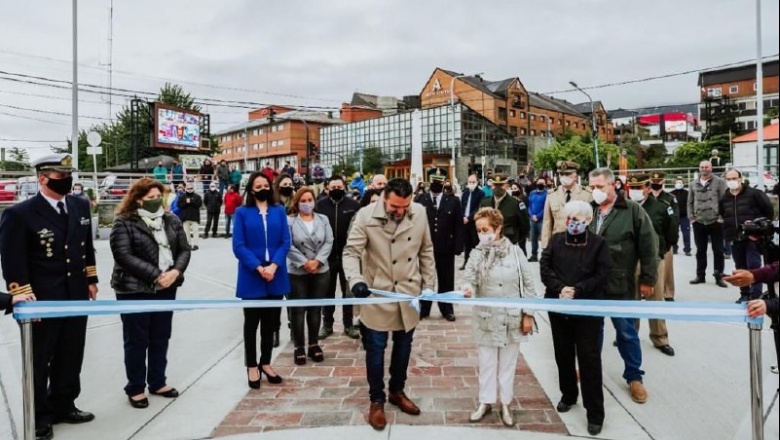 El intendente Vuoto inauguró la renovada Plaza Cívica 12 de Octubre