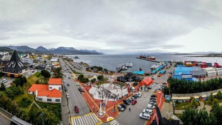 El intendente Vuoto inauguró la renovada Plaza Cívica 12 de Octubre