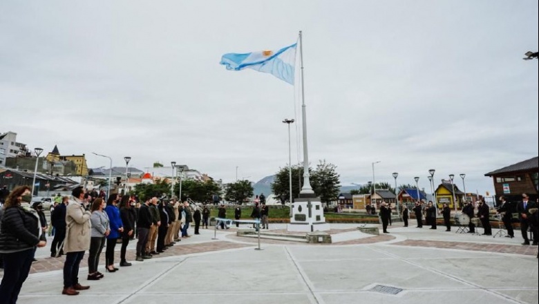 El intendente Vuoto inauguró la renovada Plaza Cívica 12 de Octubre