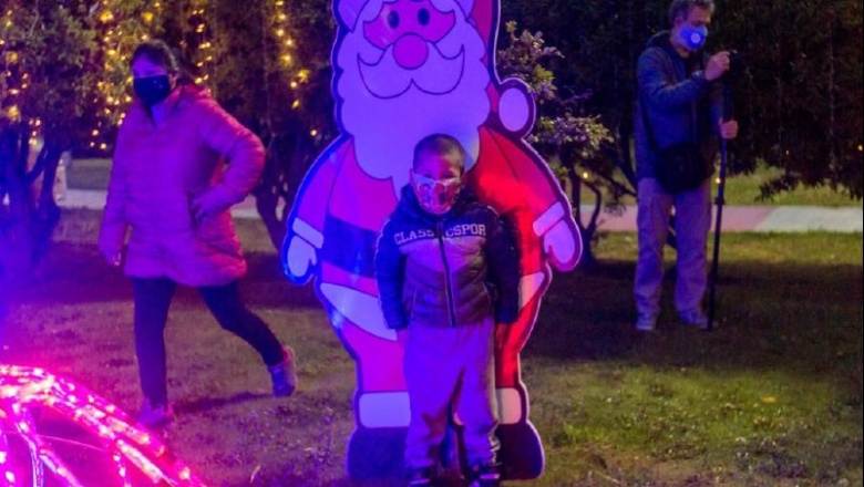 Masiva concurrencia al encendido del árbol de Navidad
