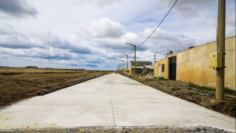 Pavimentación; Echelaine en etapa final y avances en Vallese