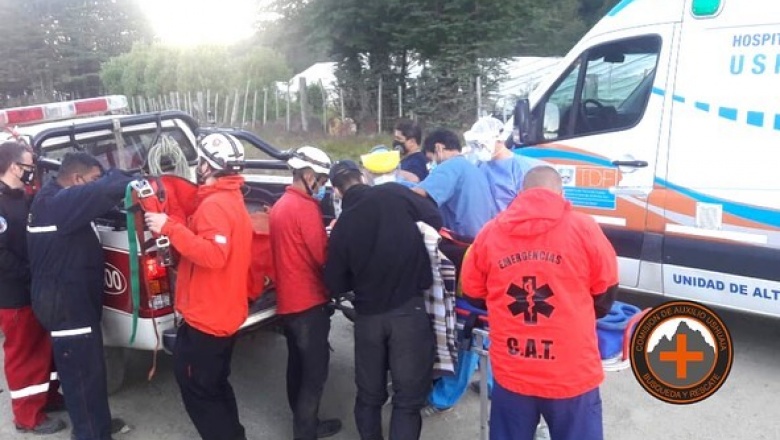 La Comisión de Auxilio rescató una mujer herida en Laguna Encantada