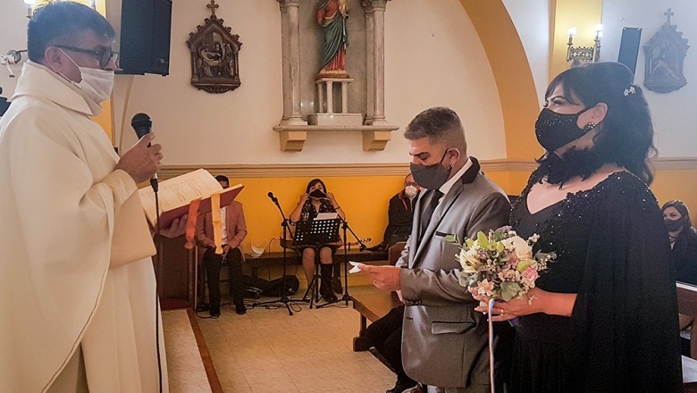 Una pareja trans contrajo matrimonio en la Iglesia de Ushuaia
