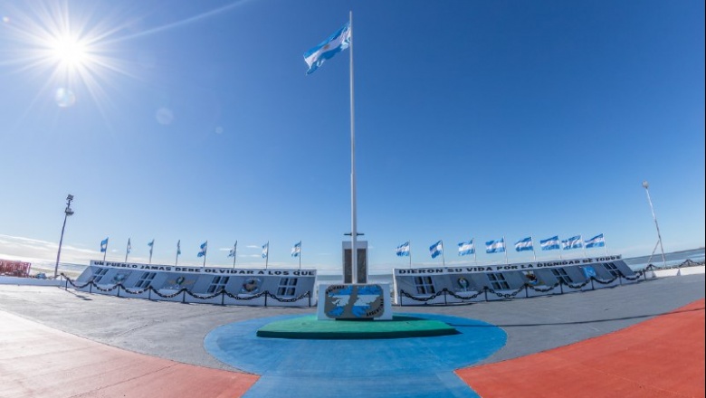El Municipio restauró por completo el monumento y paseo "Héroes de Malvinas"