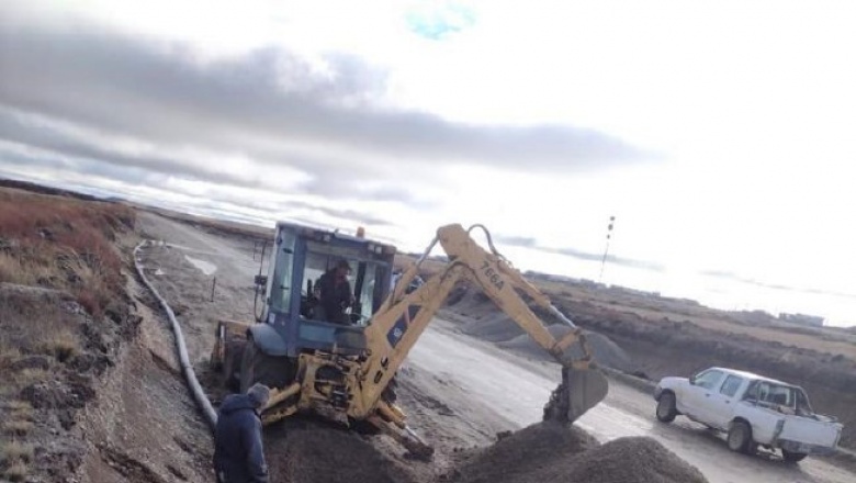 Avanza la obra para mejorar el servicio de agua potable en el barrio Altos de la Estancia de Río Grande