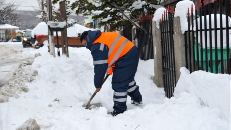La Municipalidad acompaña a PAMI en la vacunación antigripal y limpieza de veredas