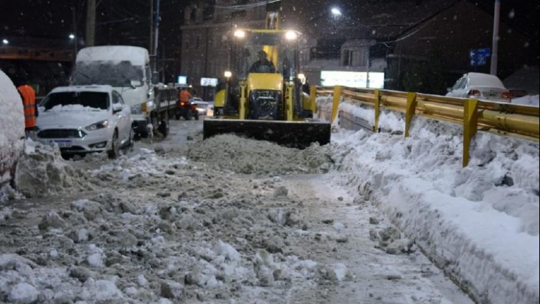 Limpieza y despeje de nieve en Avenida Magallanes