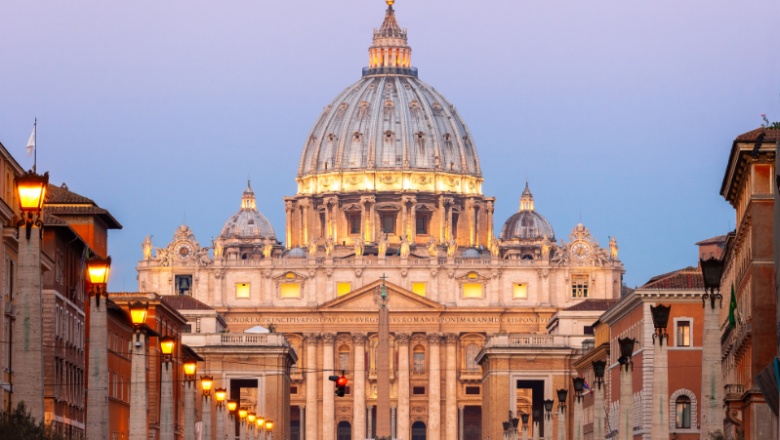 Mientras la Iglesia ostenta propiedades millonarias, el papa Francisco las considera un “derecho secundario”