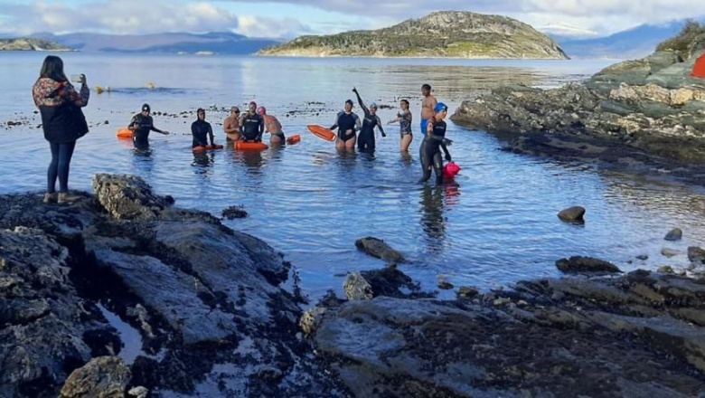 En la Fiesta de la Noche mas Larga : Nado en aguas frías para recibir el invierno