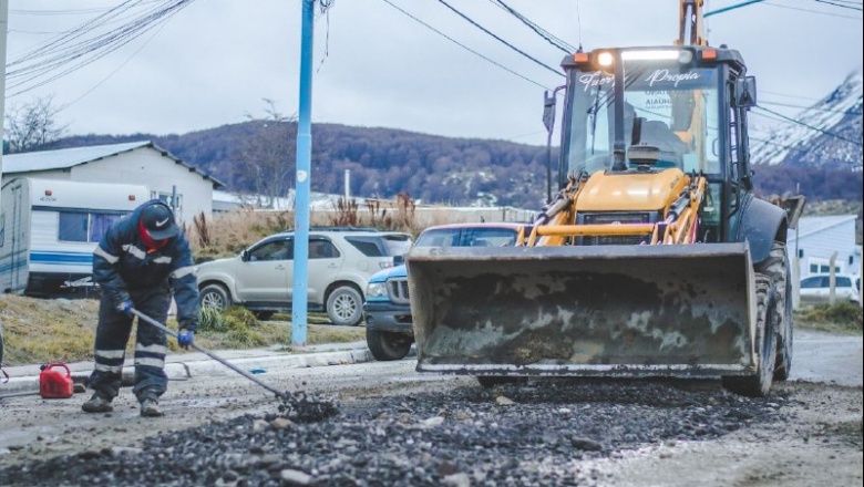 Reparan calles en el barrio Mirador de los Andes